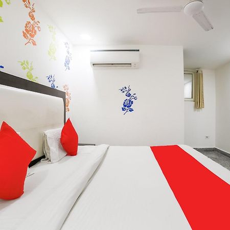 My Comfortable Hotel New Delhi Exterior photo