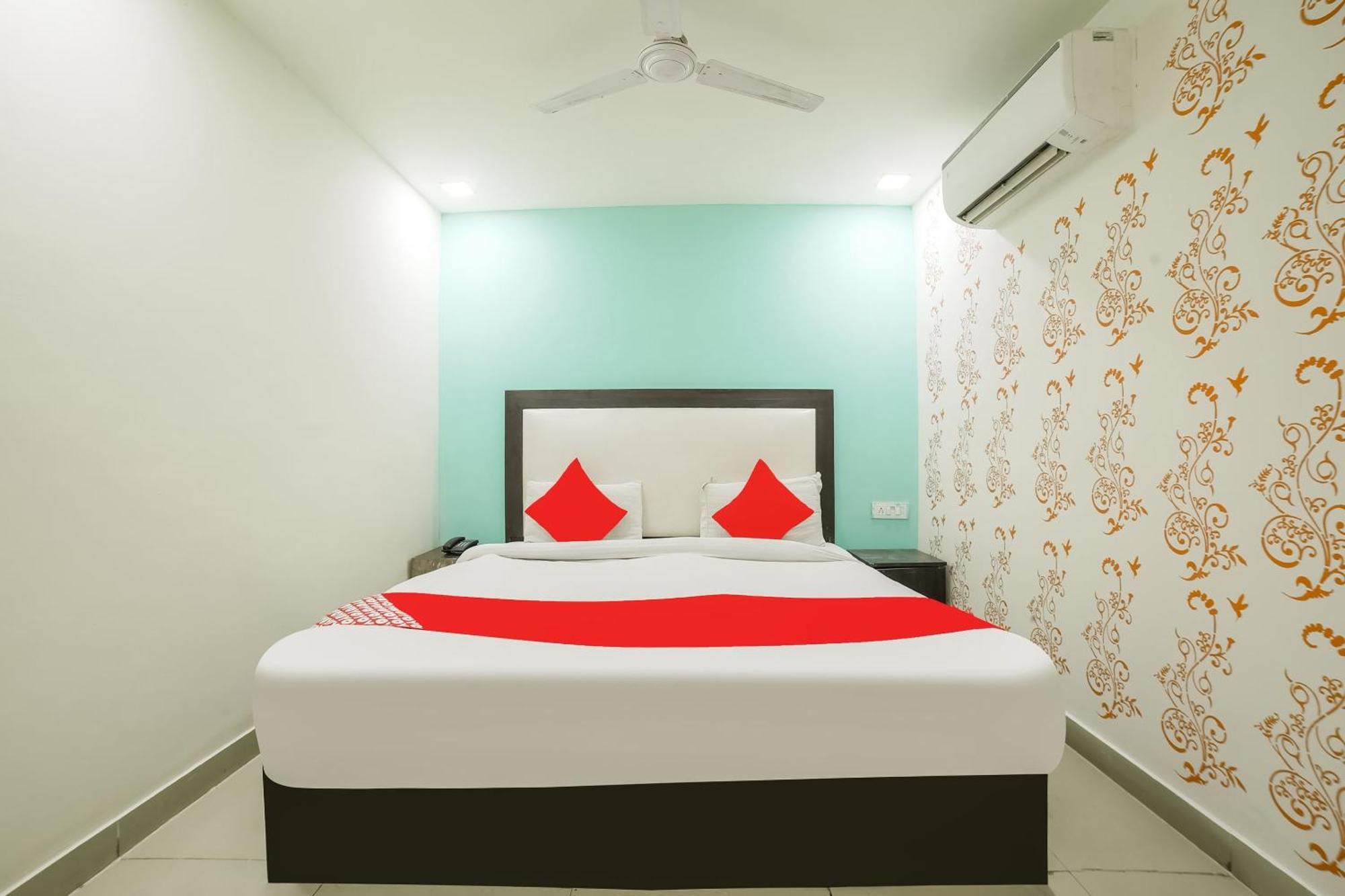My Comfortable Hotel New Delhi Exterior photo