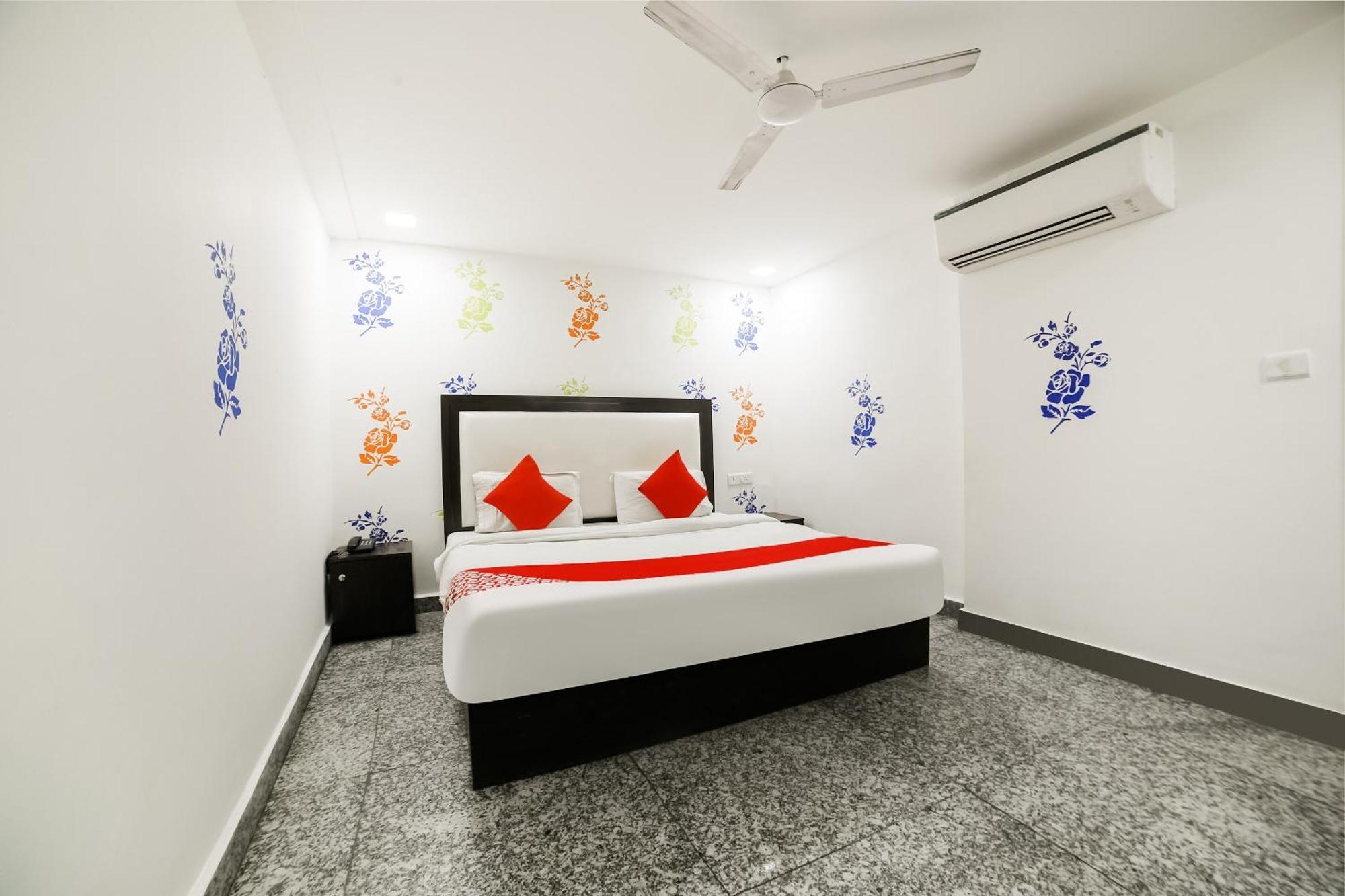 My Comfortable Hotel New Delhi Exterior photo