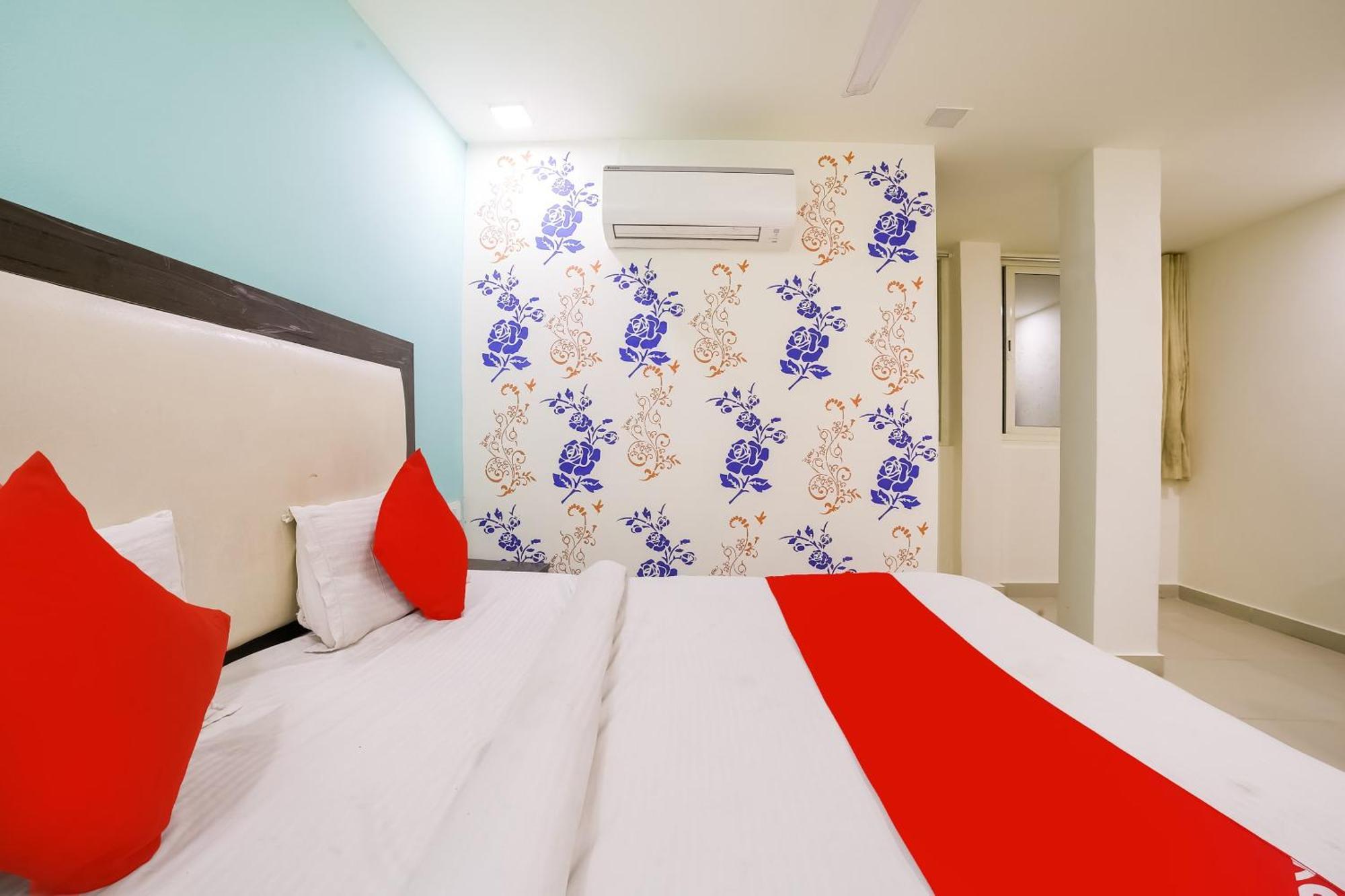 My Comfortable Hotel New Delhi Exterior photo