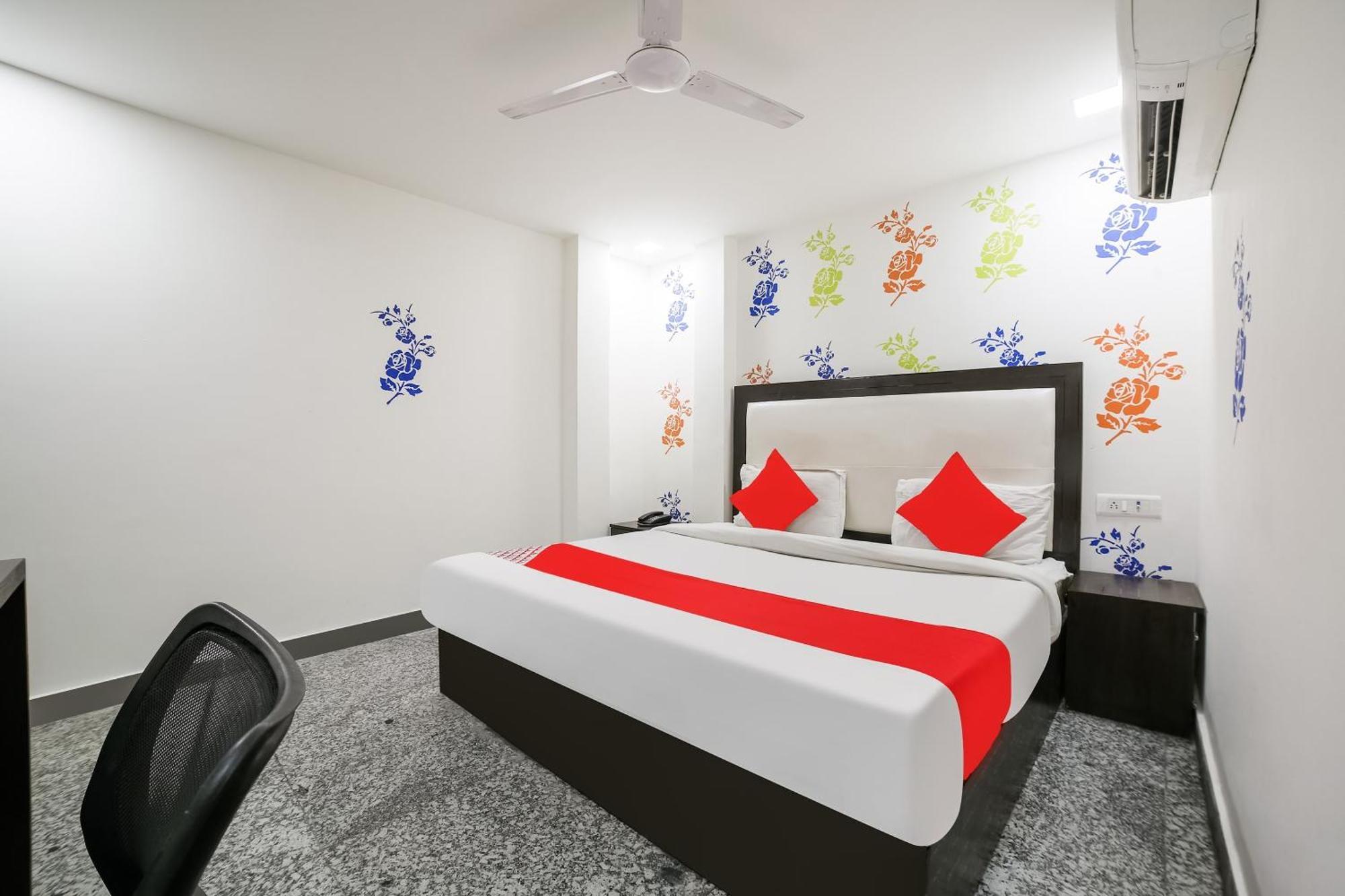My Comfortable Hotel New Delhi Exterior photo